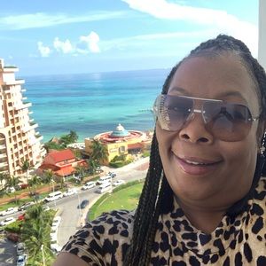 Meet your Posher, Adraine